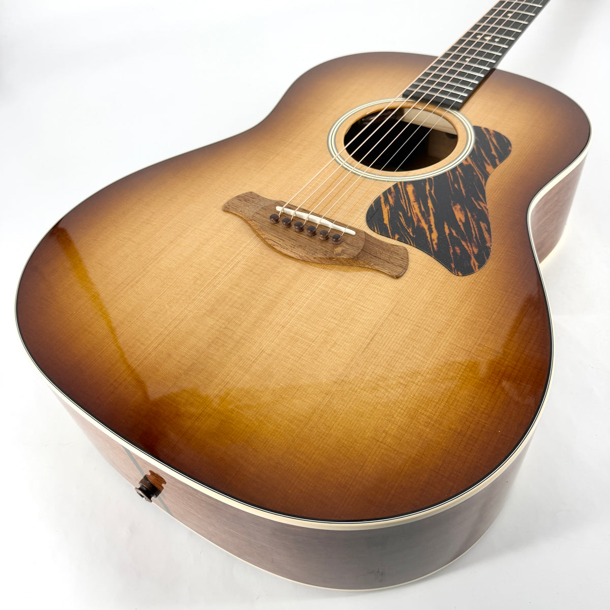 2025 Taylor 517e Grand Pacific Gold Label - Sunburst