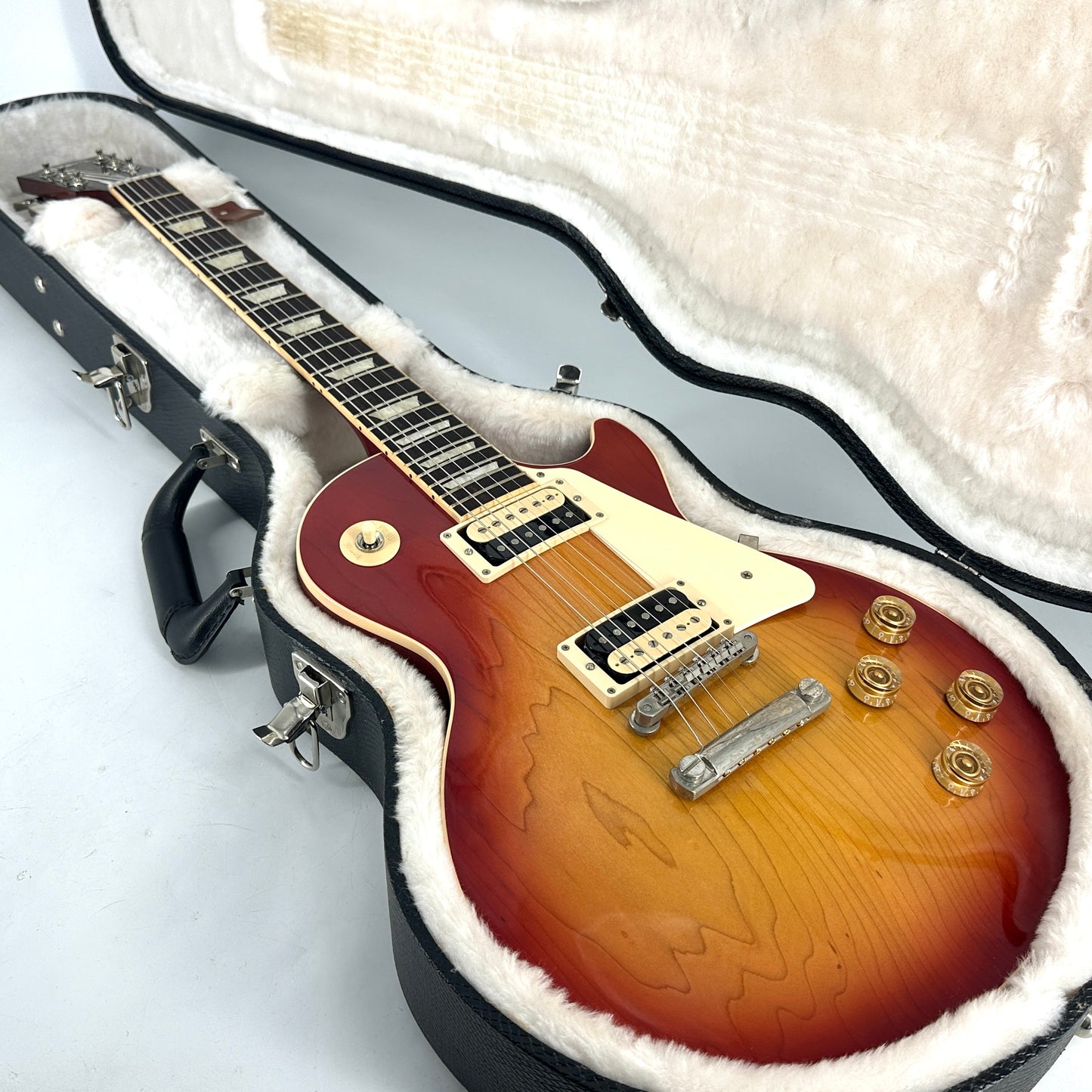 2017 Gibson Les Paul Classic – Heritage Cherry Sunburst