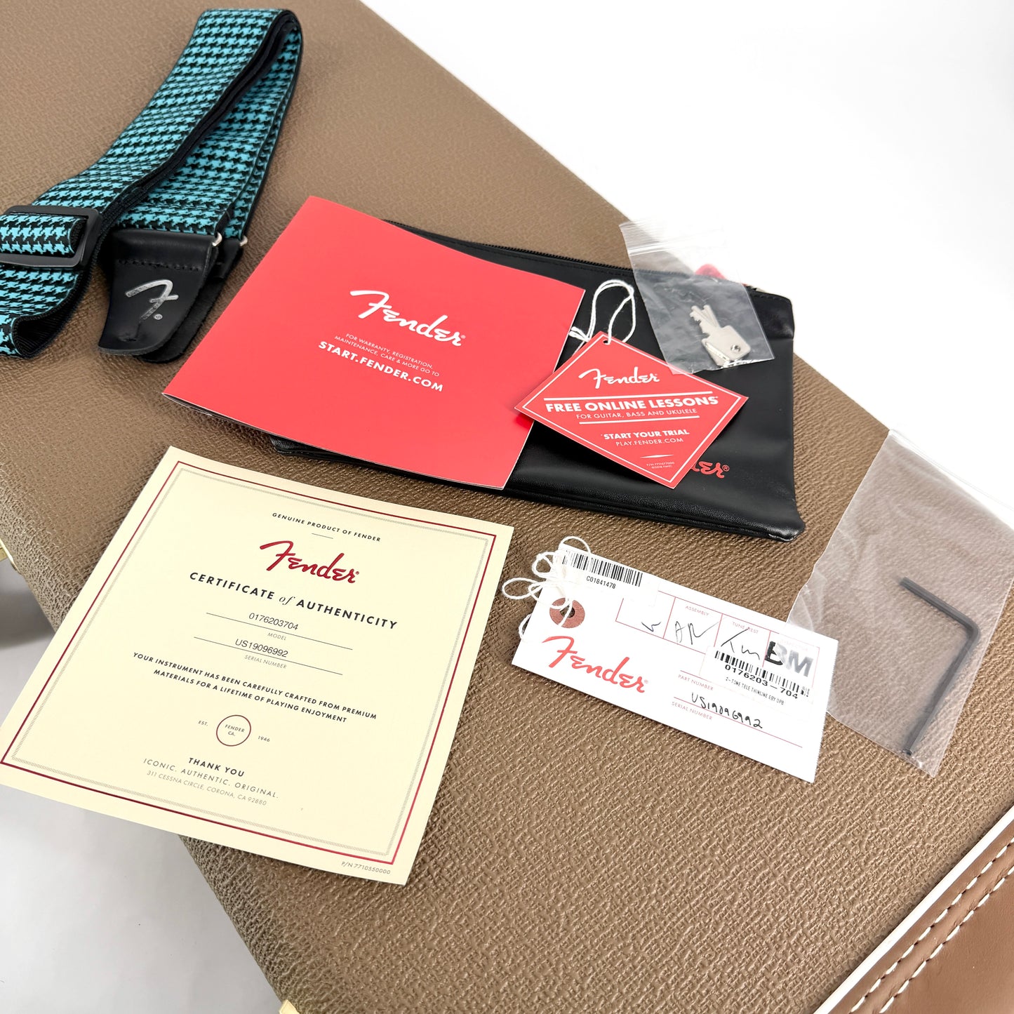 2019 Fender Limited Edition Two-Tone American Thinline Telecaster – Daphne Blue / White