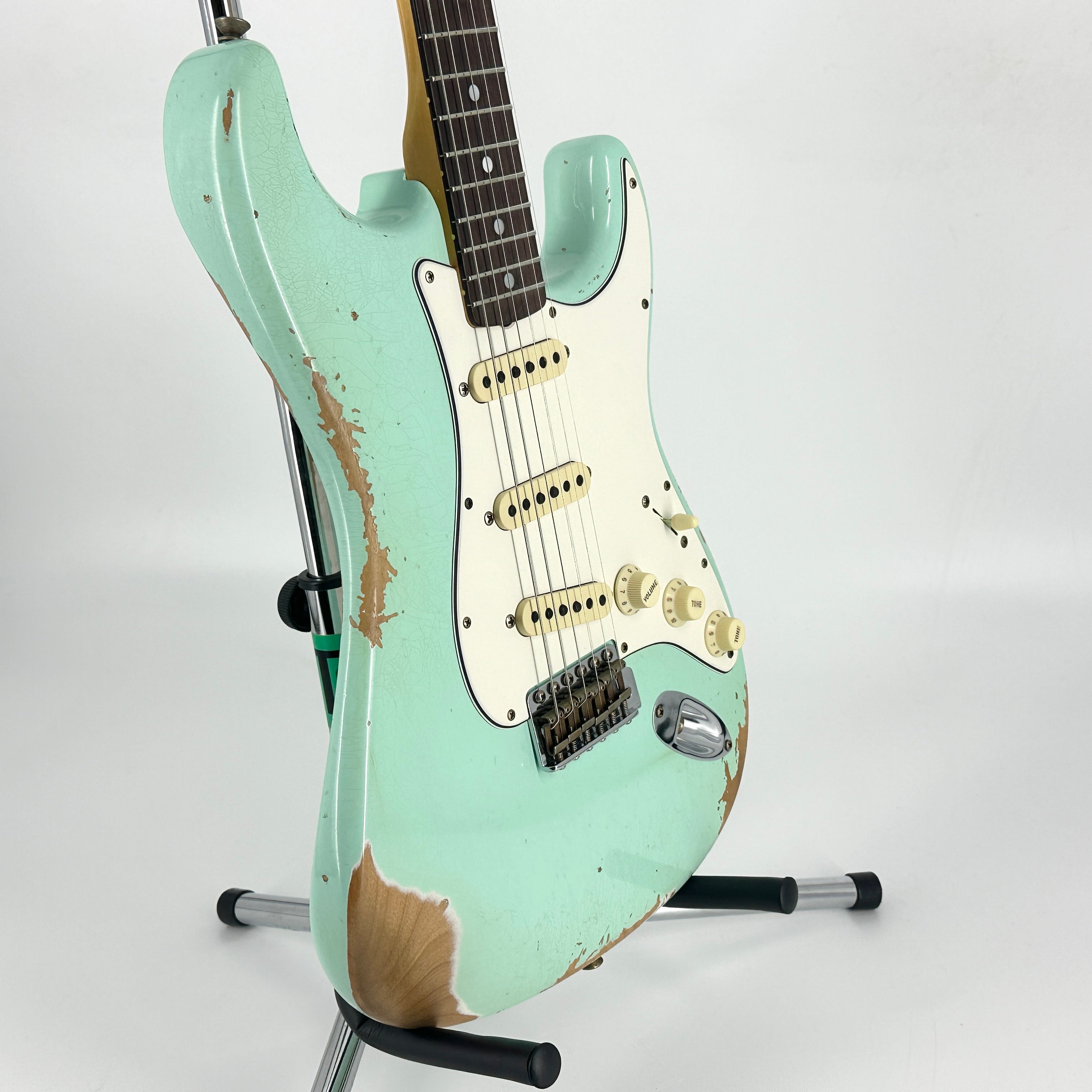 セットアップは☆SurfGreen Relic Multilayer Stratocaster - ギター