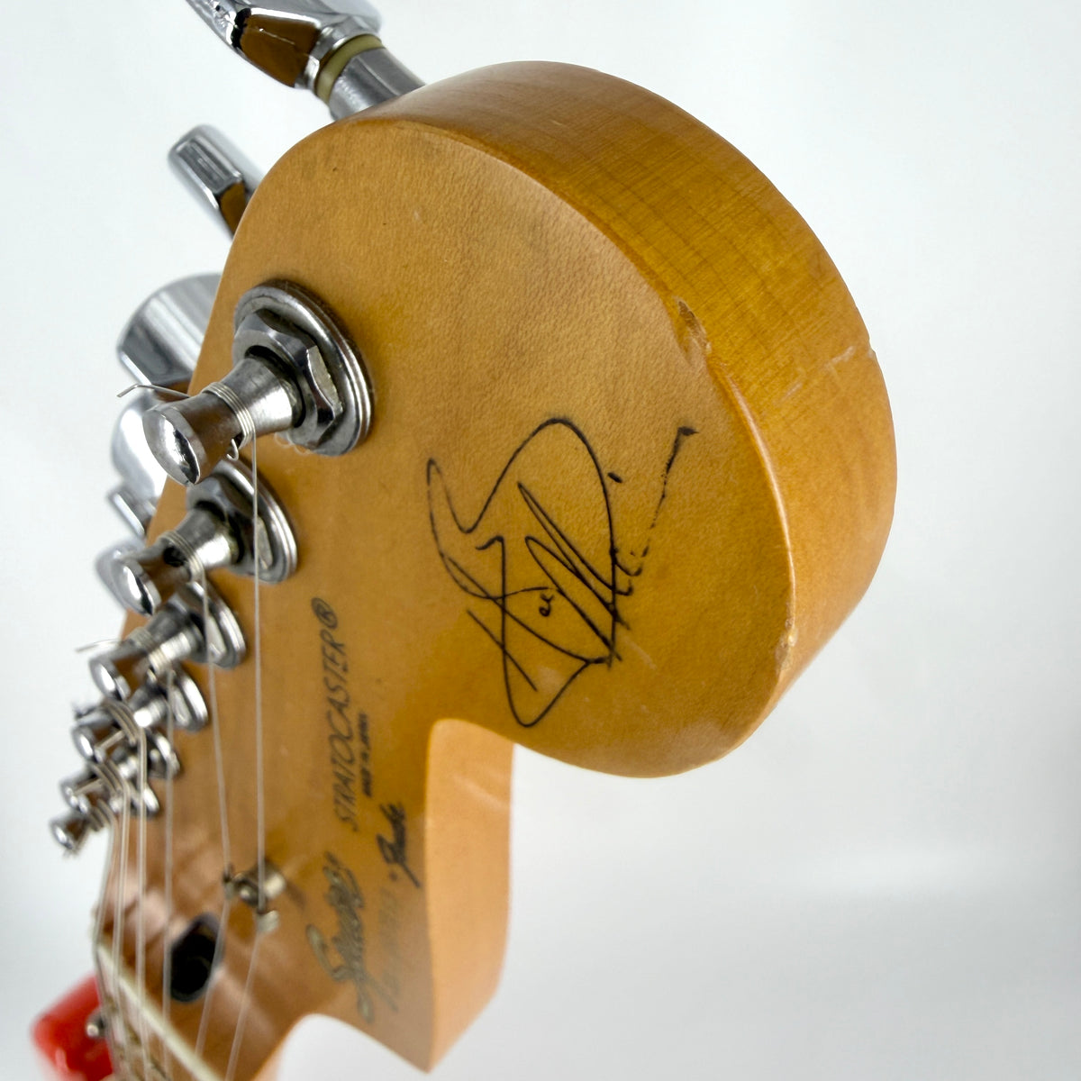 1991 Fender Squier Hank Marvin Japan Stratocaster – Fiesta Red