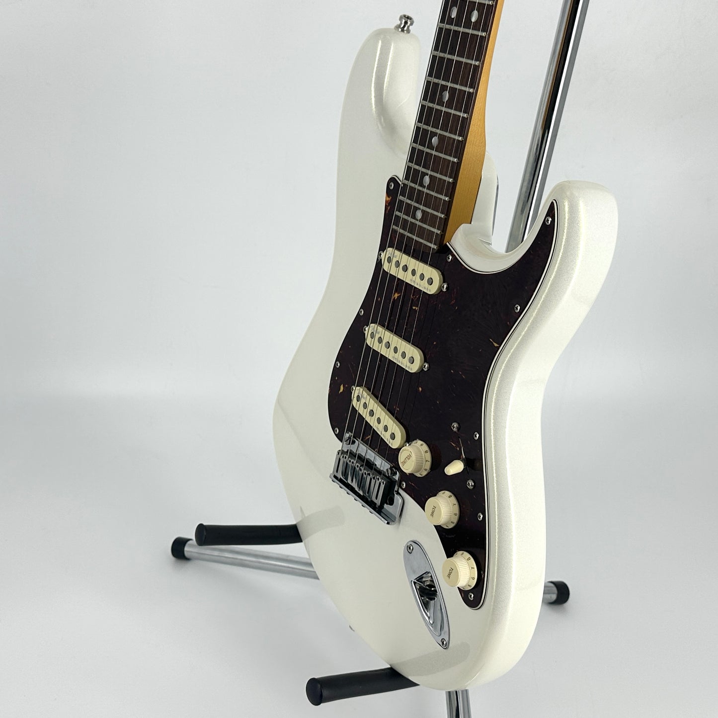 2023 Fender American Ultra Stratocaster – Arctic Pearl