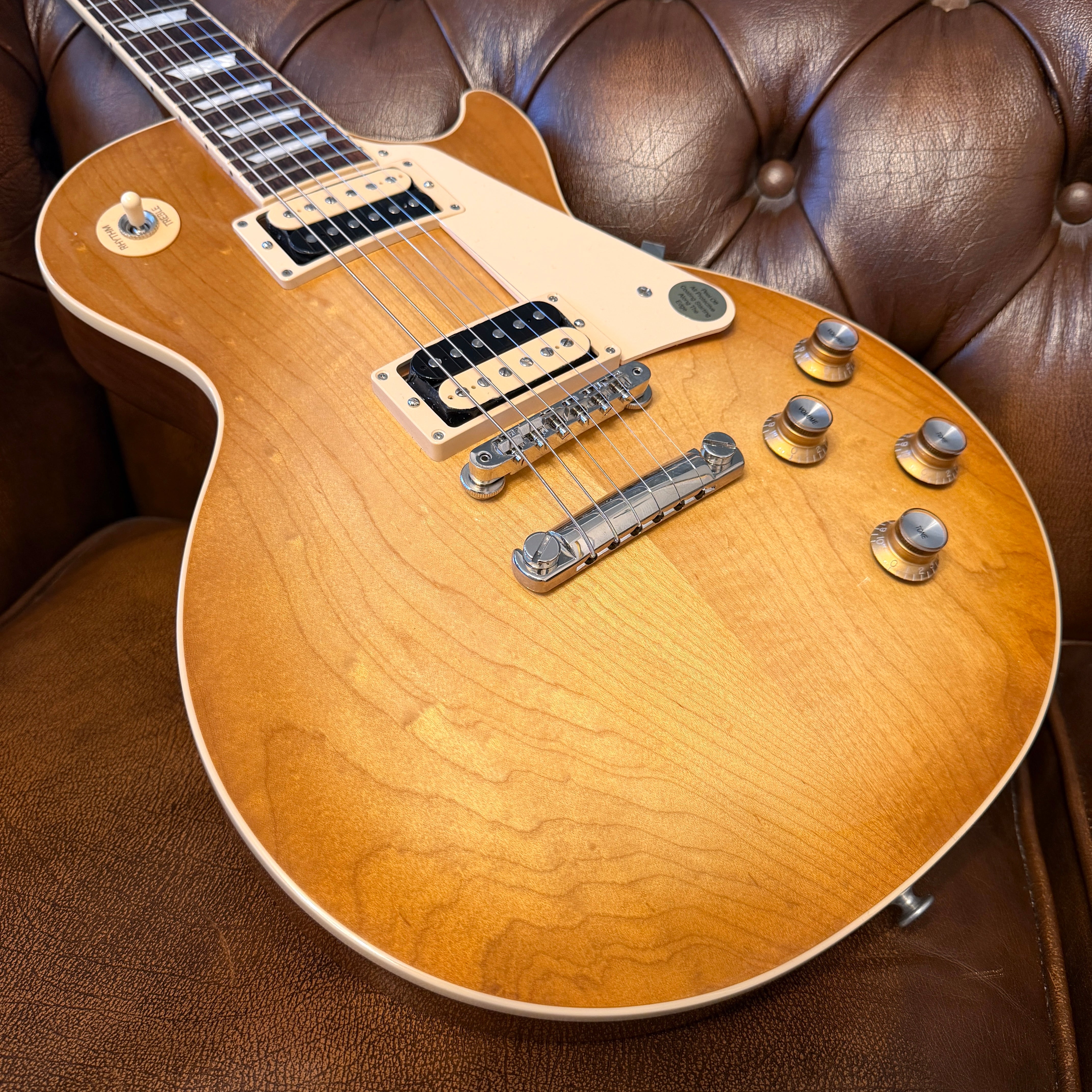 2022 Gibson Les Paul Classic – Honey Burst – Jordan Guitars