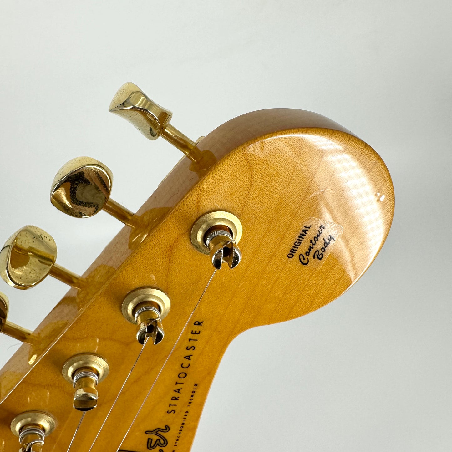 2018 Fender Japan Traditional 60's Stratocaster with Gold Hardware - 3 Tone Sunburst