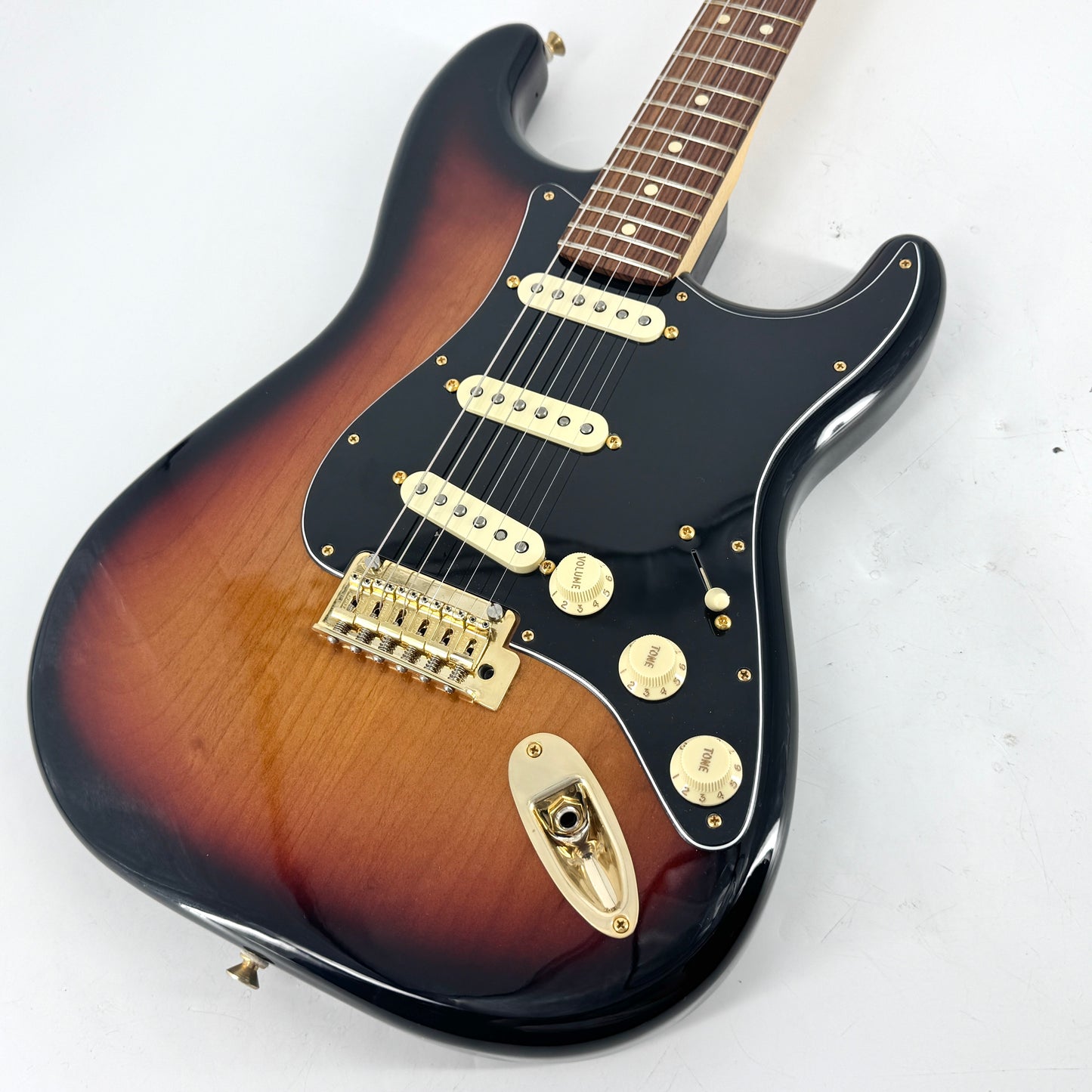 2021 Fender Limited Edition Player Stratocaster with Custom Shop Pickups - 3 Colour Sunburst