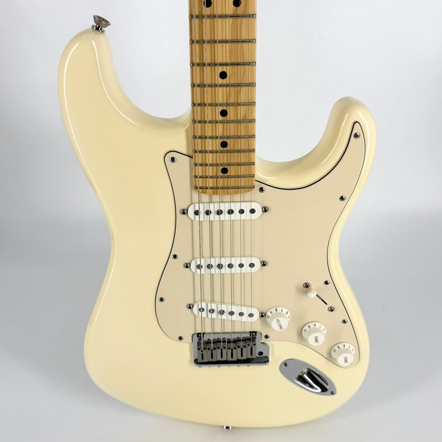 2005 Fender American Series (Standard) Stratocaster – Olympic White