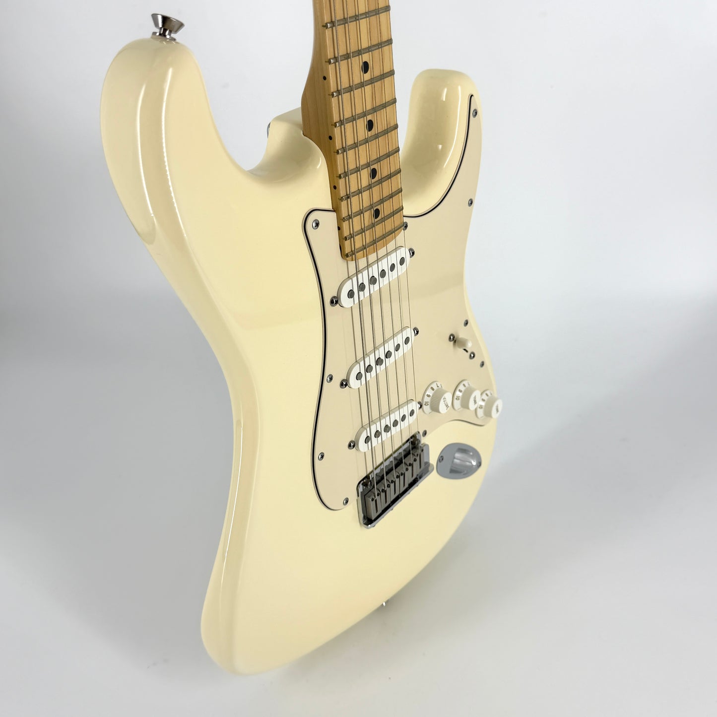 2005 Fender American Series (Standard) Stratocaster – Olympic White