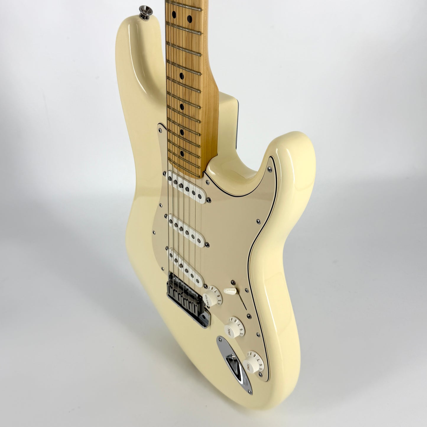 2005 Fender American Series (Standard) Stratocaster – Olympic White