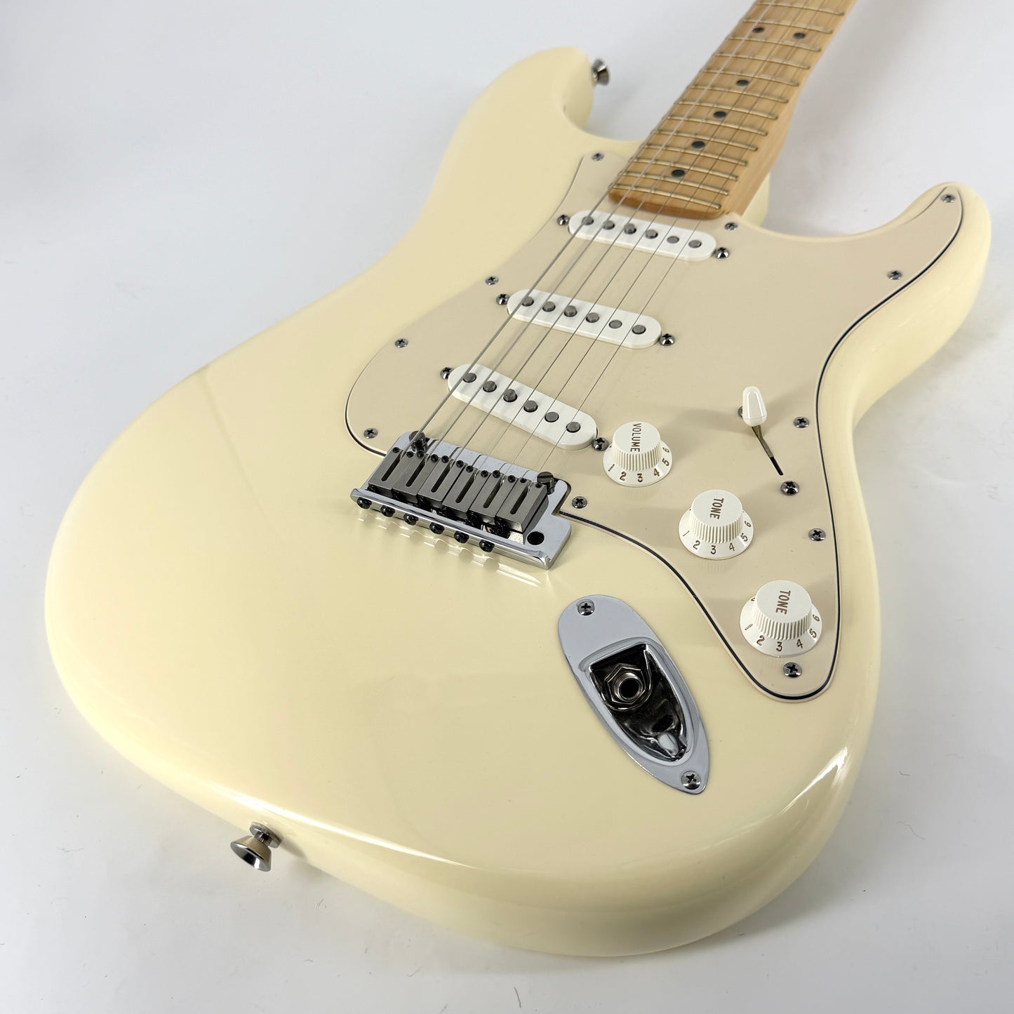 2005 Fender American Series (Standard) Stratocaster – Olympic White