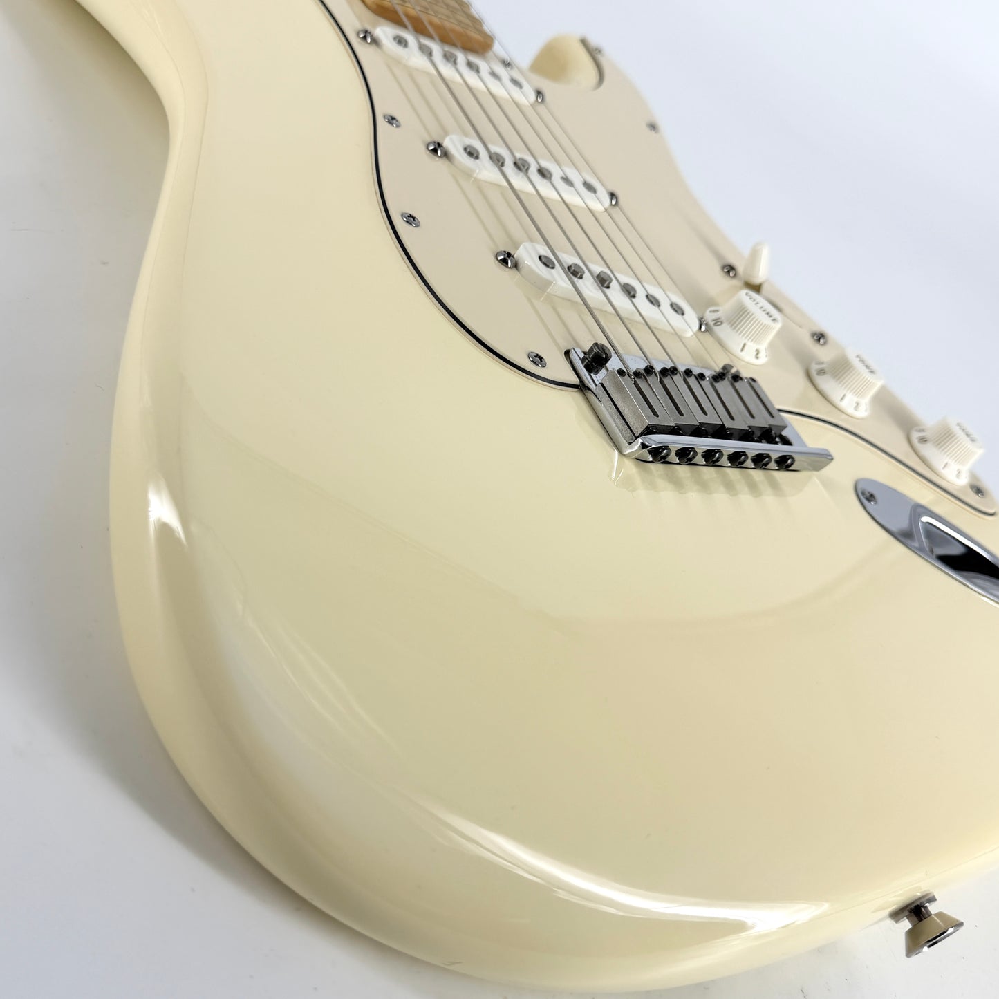 2005 Fender American Series (Standard) Stratocaster – Olympic White