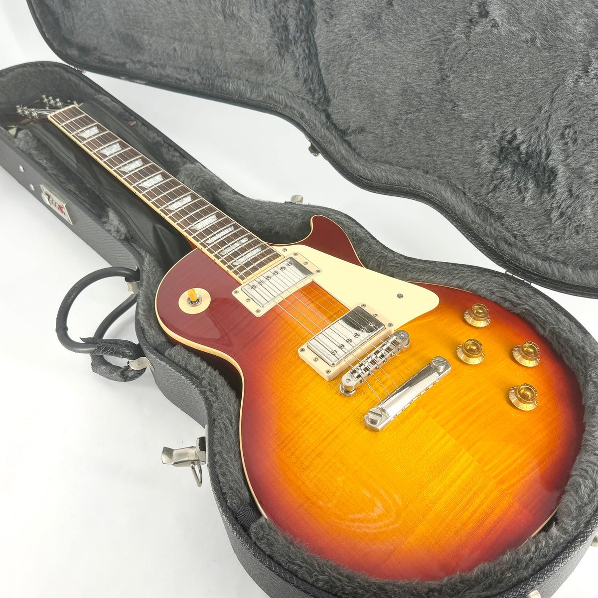 2004 Gibson Les Paul Standard – Cherry Sunburst