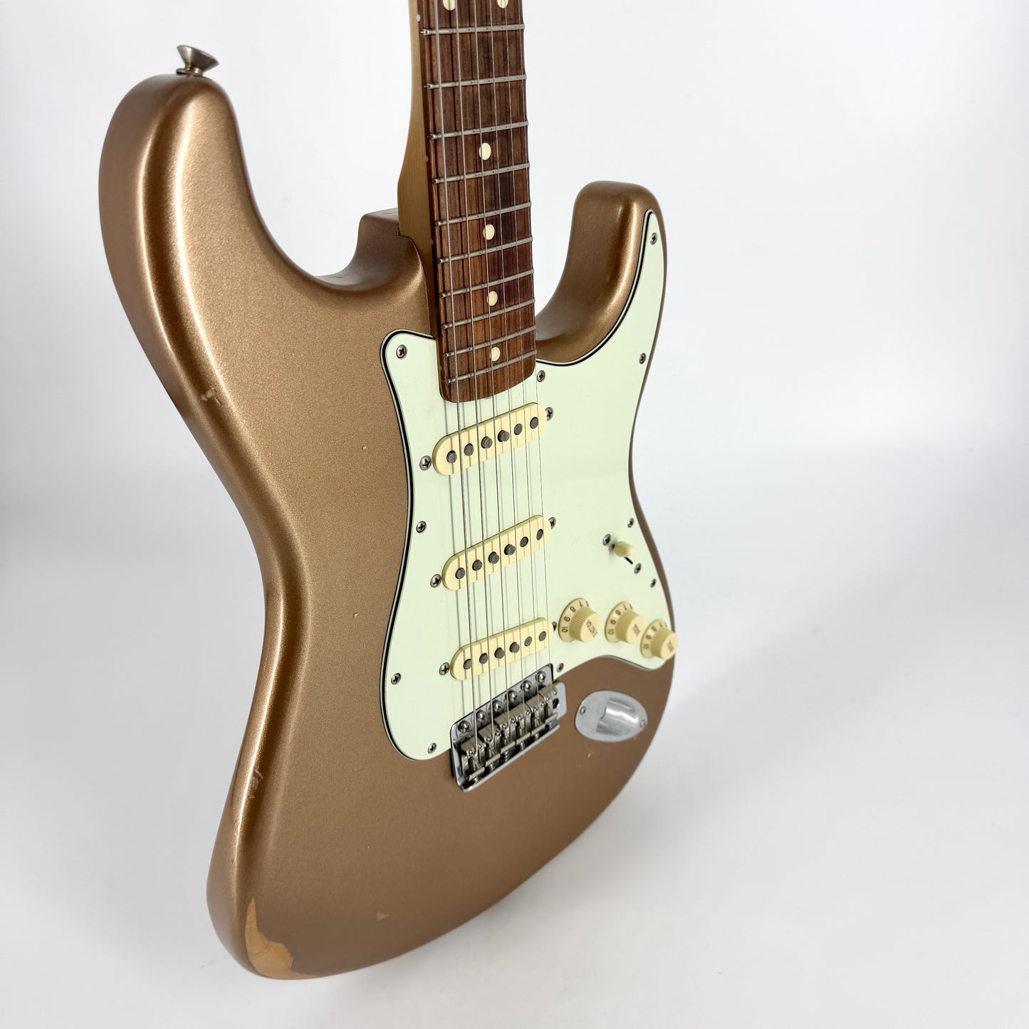 2021 Fender Vintera Road Worn 60’s Stratocaster – Firemist Gold