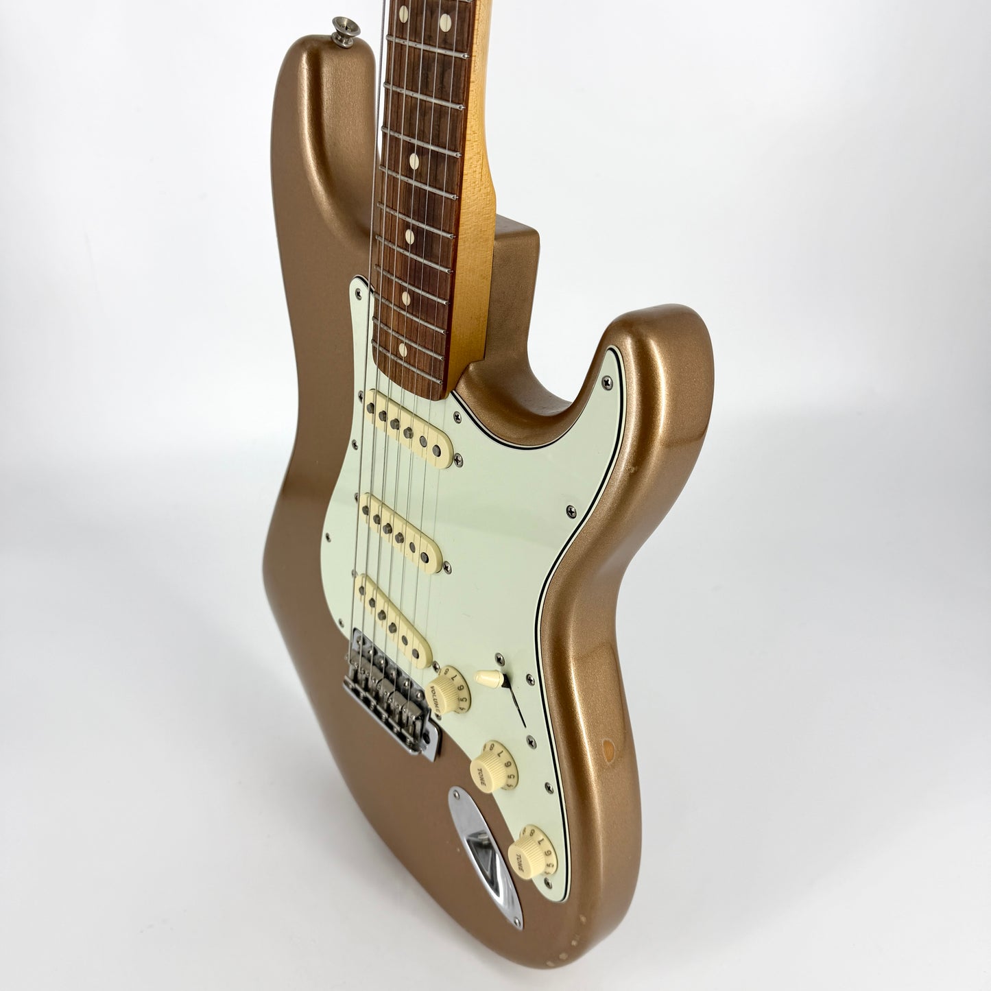 2021 Fender Vintera Road Worn 60’s Stratocaster – Firemist Gold
