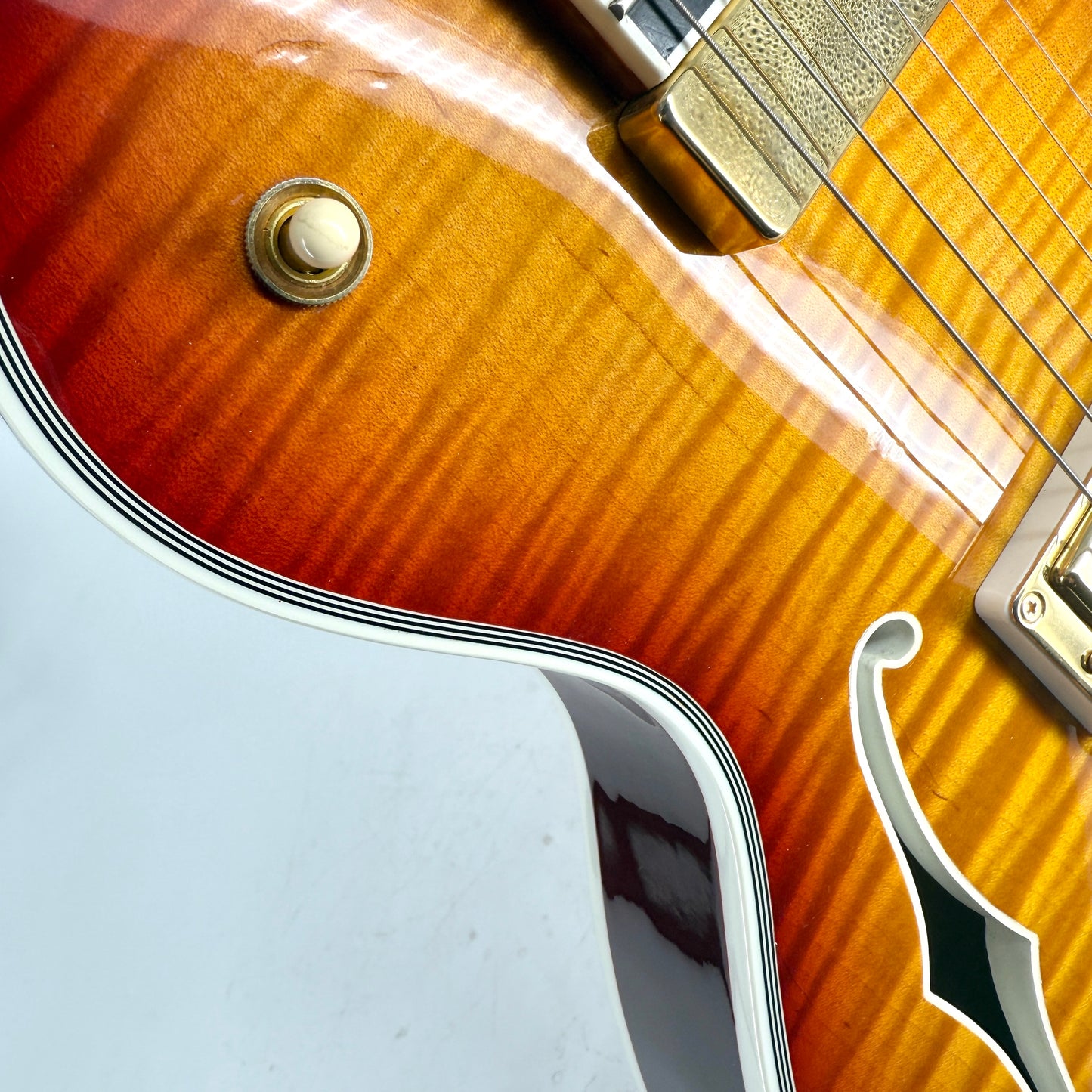 2015 Gibson Les Paul Supreme - Heritage Cherry Sunburst Perimeter