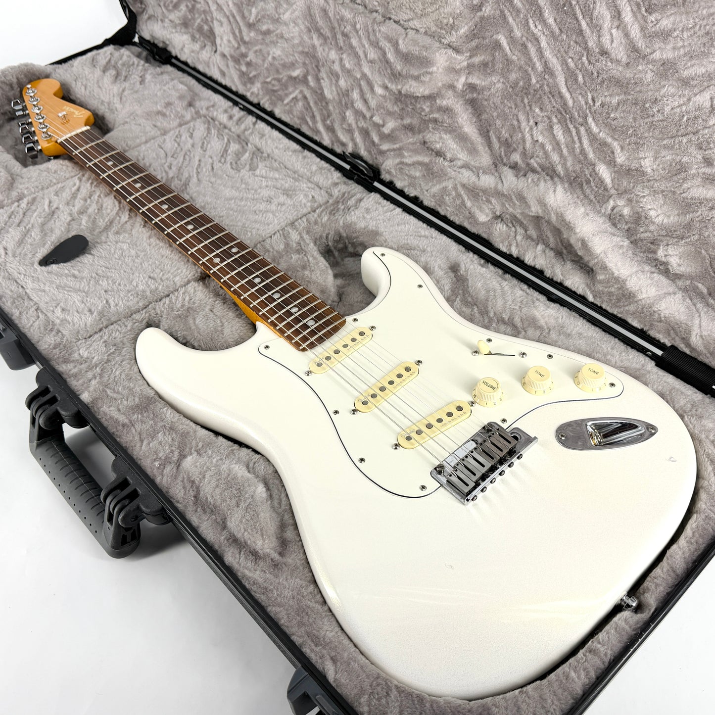 2022 Fender American Ultra Stratocaster – Arctic Pearl