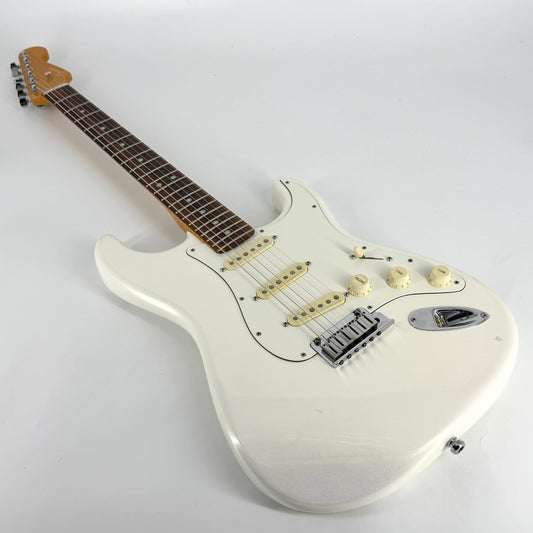 2022 Fender American Ultra Stratocaster – Arctic Pearl