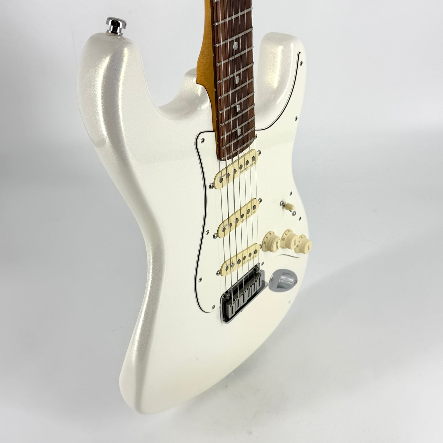 2022 Fender American Ultra Stratocaster – Arctic Pearl