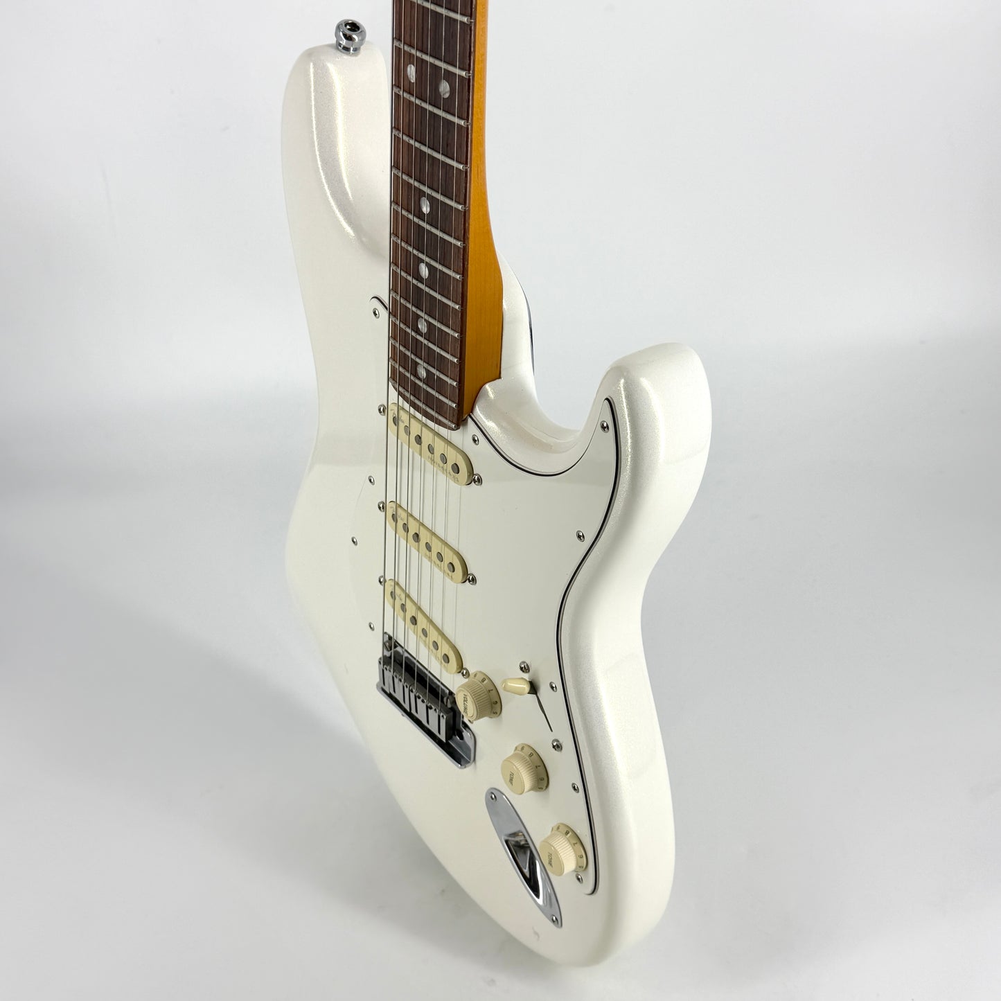 2022 Fender American Ultra Stratocaster – Arctic Pearl