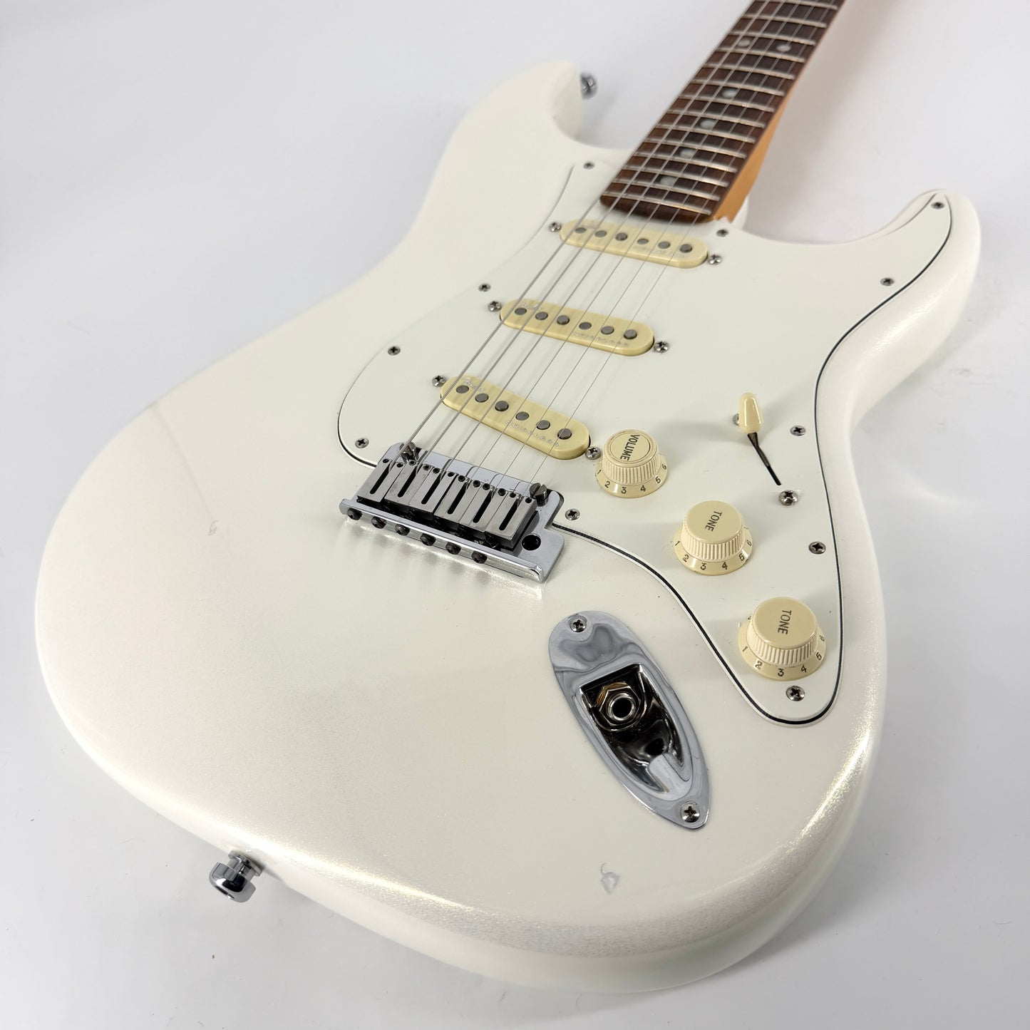 2022 Fender American Ultra Stratocaster – Arctic Pearl