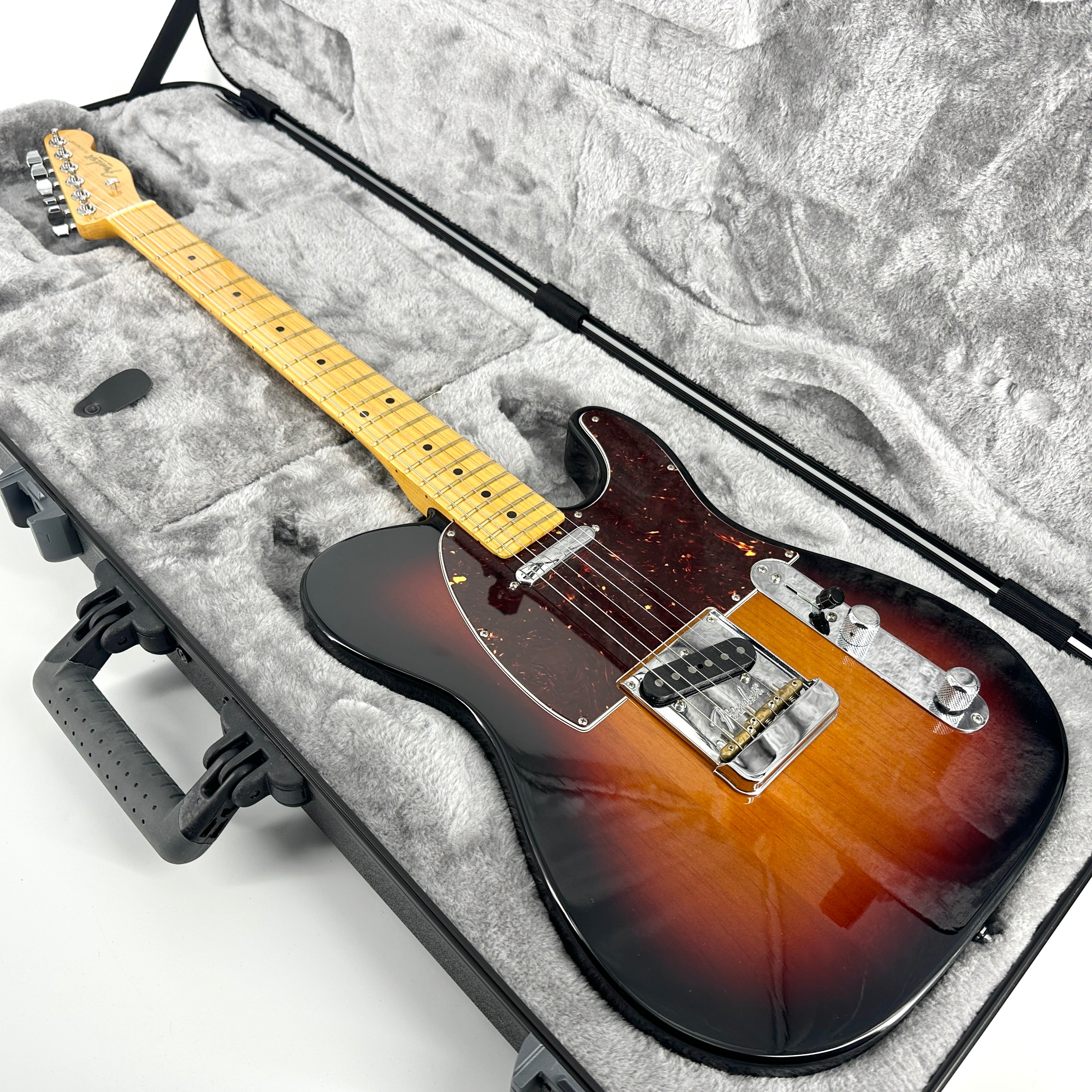 2021 Fender American Professional II Telecaster – 3 Tone Sunburst 