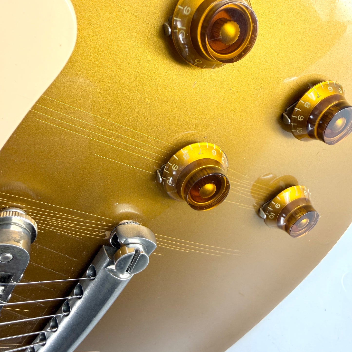 2005 Gibson Les Paul Standard – Gold Top