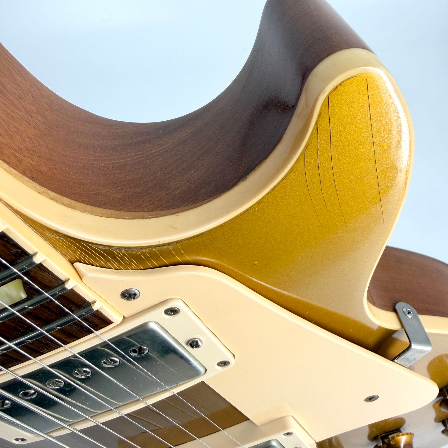 2005 Gibson Les Paul Standard – Gold Top