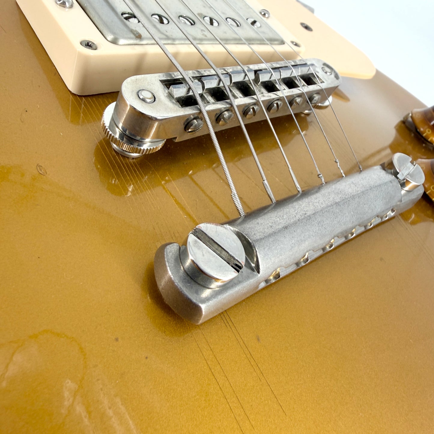 2005 Gibson Les Paul Standard – Gold Top