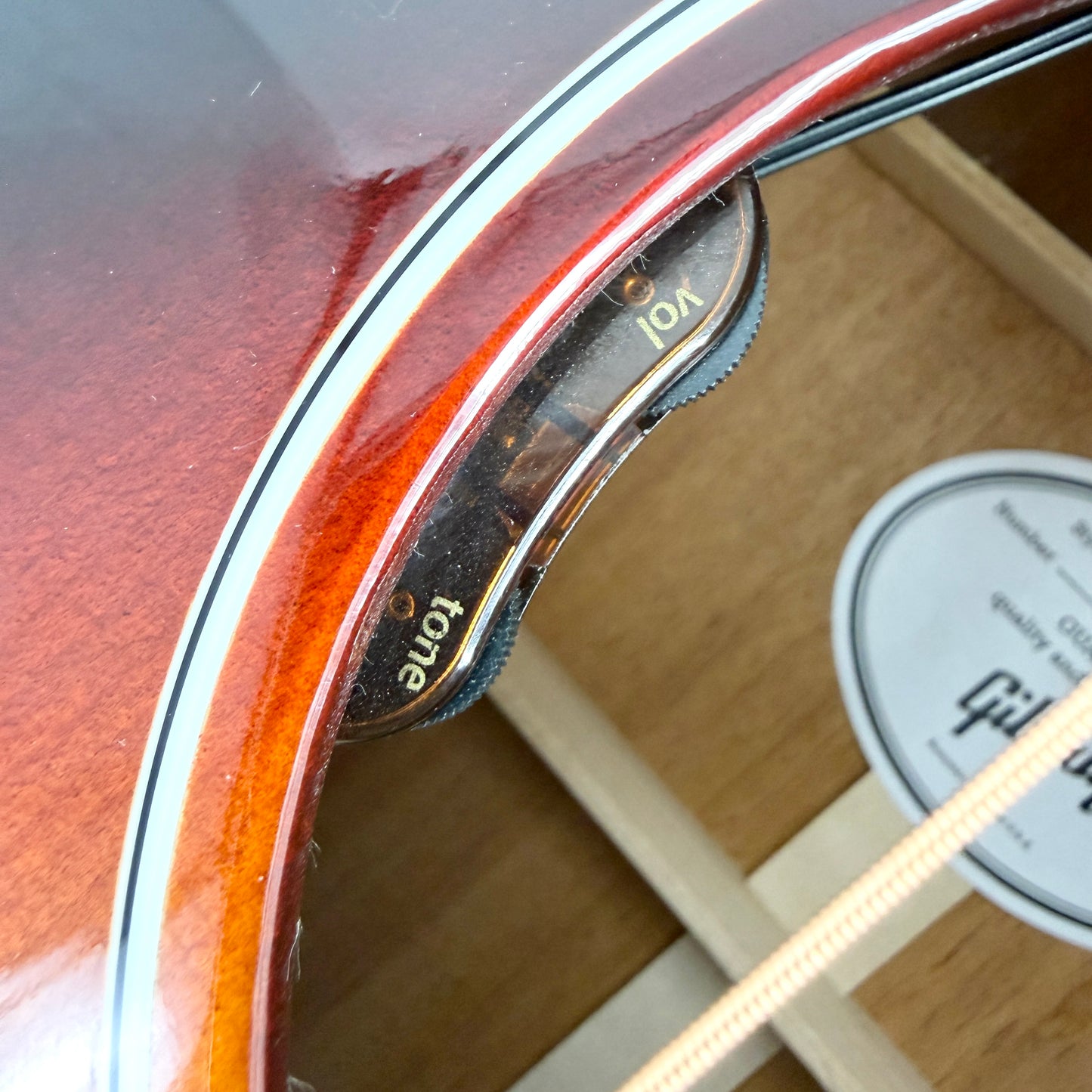 2024 Gibson J-45 Standard Exclusive – Tri Burst VOS