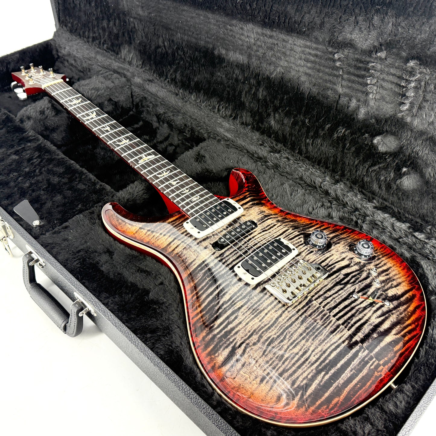 2023 PRS Modern Eagle V - Cherry Charcoal Burst