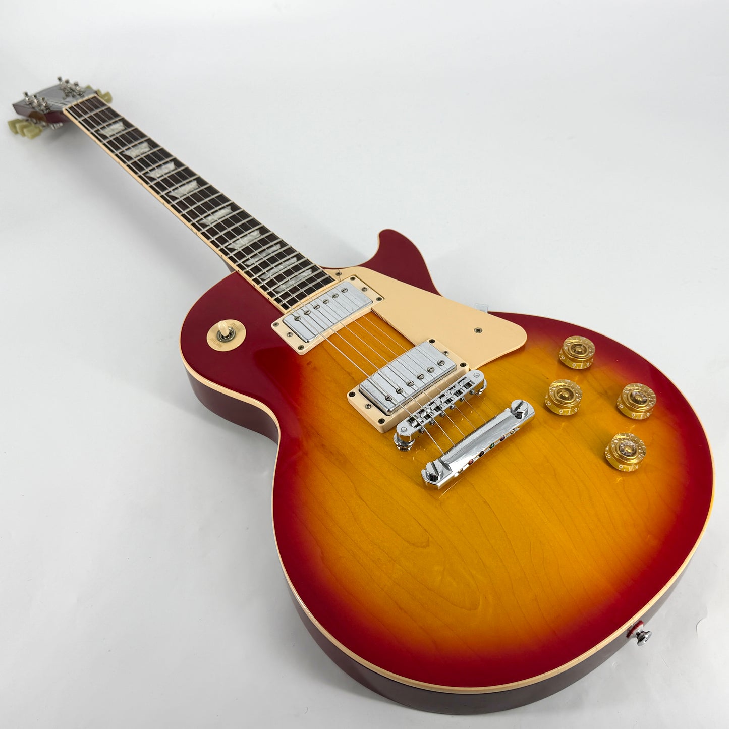 1997 Gibson Les Paul Standard – Cherry Sunburst