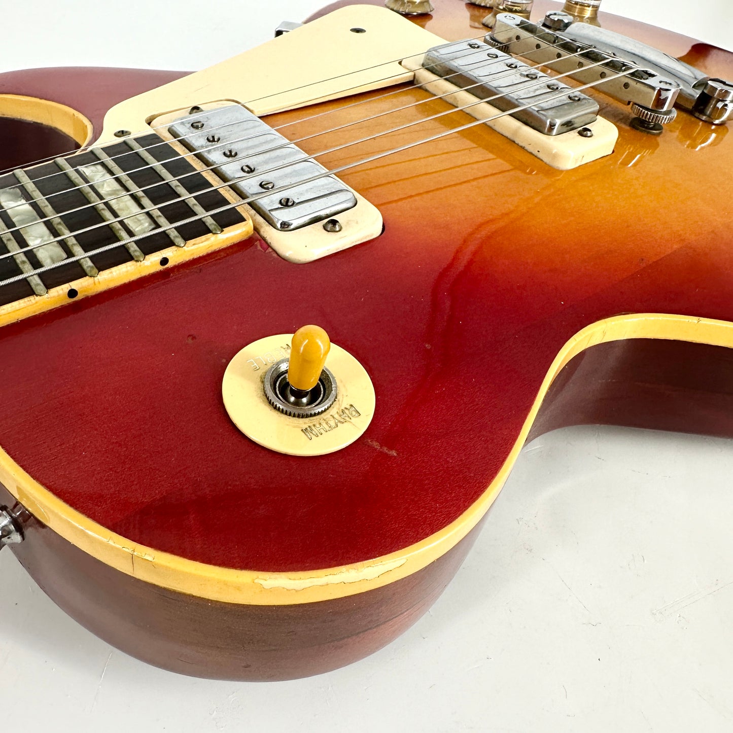 1975 Gibson Les Paul Deluxe - Cherry Sunburst