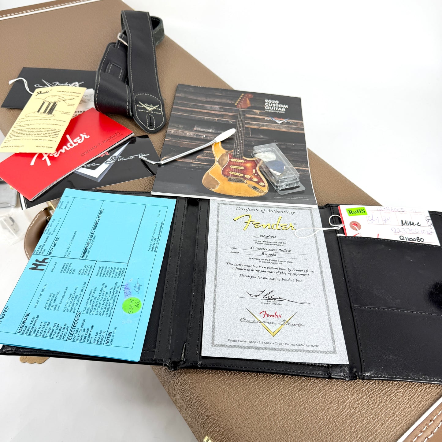 2021 Fender Custom Shop ’61 Stratocaster Heavy Relic - Black over Desert Sand