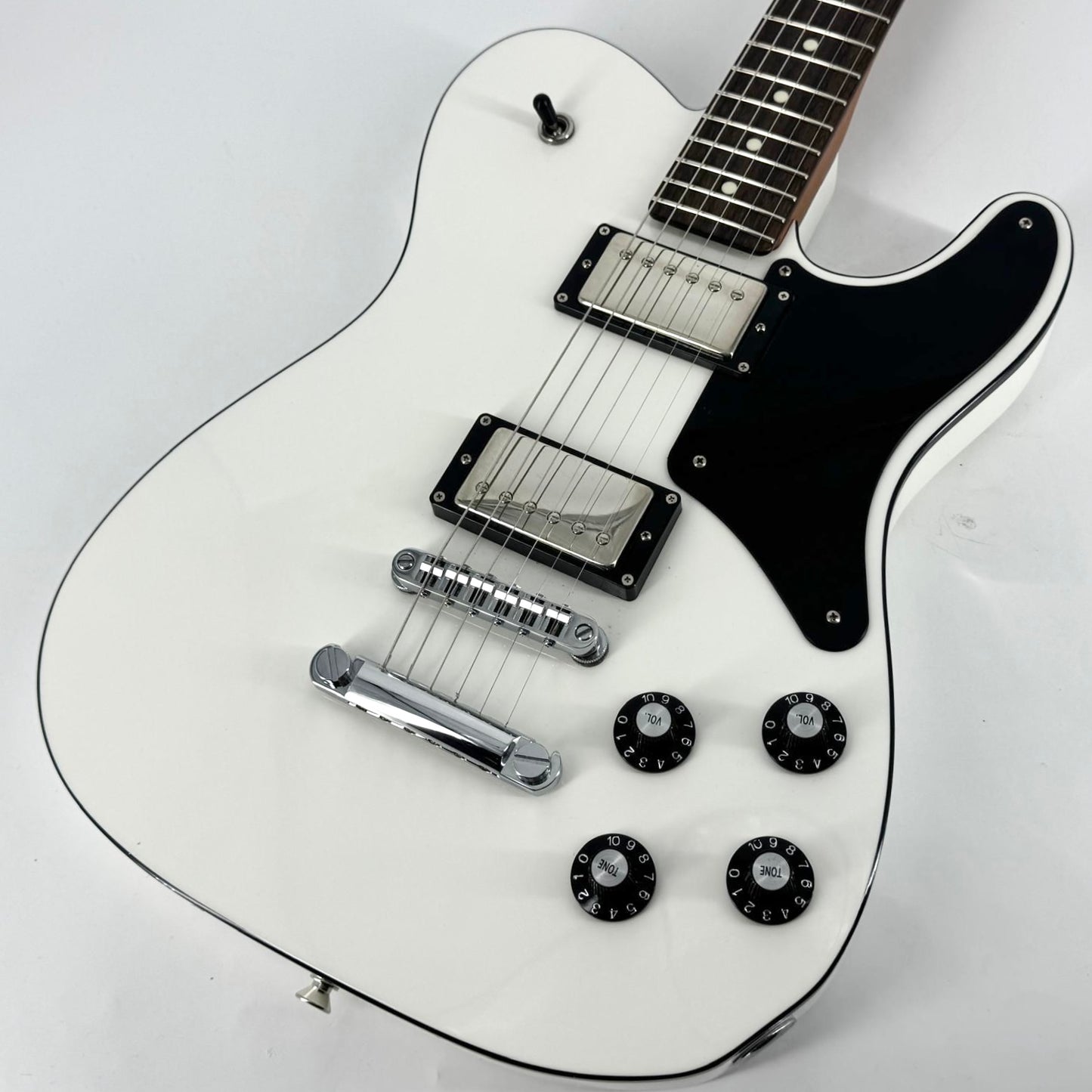 2020 Fender Troublemaker Telecaster Deluxe - Arctic White